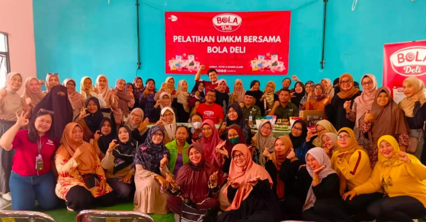 Para ibu-ibu di Kecamatan Cipayung, Kota Depok mengikuti pelatihan dan pengolah kue tradisional. (Foto: Dok Diskominfo Kota Depok)