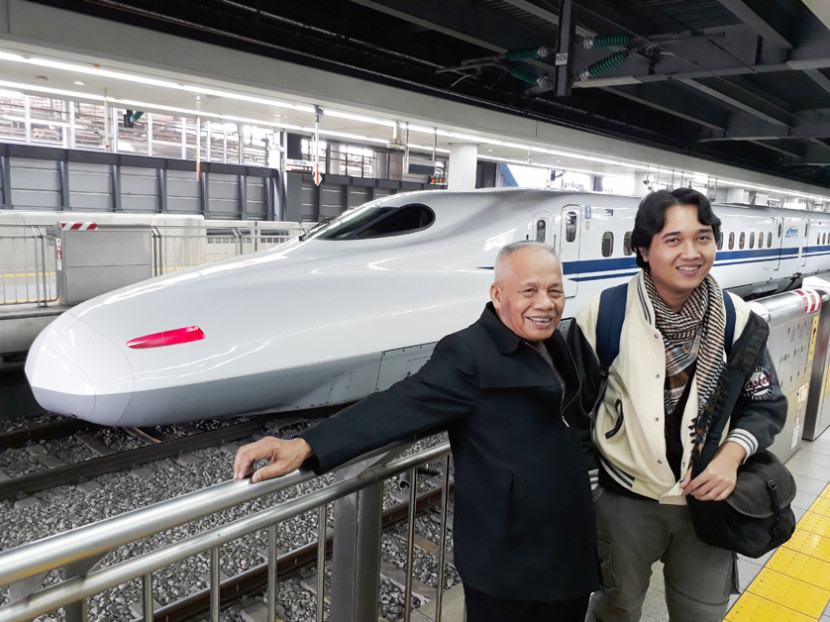 Kereta cepat Shinkansen di stasiun Osaka. (FOTO: Safira Yasmin)