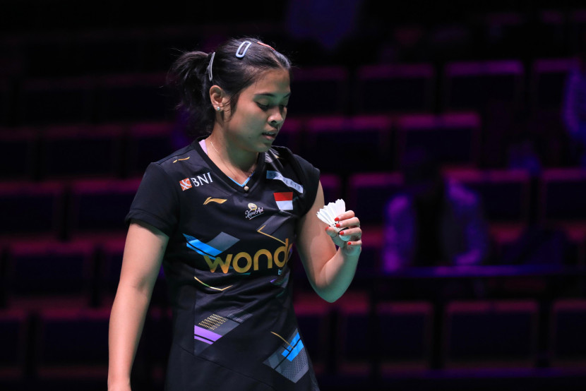 Pemain Indonesia, Gregoria Mariska Tunjung dikepung para pemain tuan rumah di Denmark Open 2024. (PBSI)