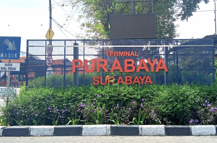 Pintu masuk Terminal Purabaya