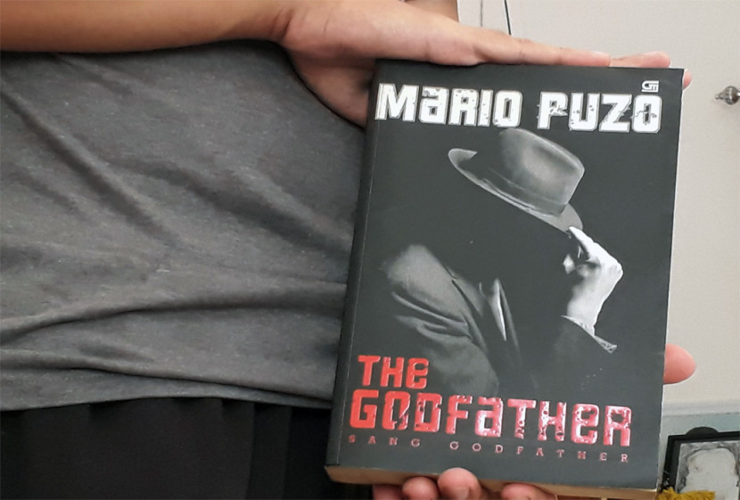 Novel Godfather yang telah diterjemahkan ke dalam bahasa Indonesia. (FOTO: Maspril Aries)