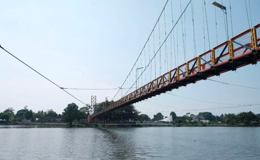 Jembatan Gantung Taman Albar di Kota Depok. (Foto: Dok Diskominfo Kota Depok)