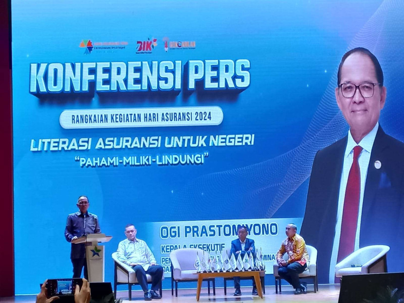 Kepala Eksekutif Pengawas Perasuransian, Penjaminan, dan Dana Pensiun OJK, Ogi Prastomiyono saat menjadi pembicara kunci pada konferensi pers Hari Asuransi 2024 di Jakarta, Jumat (18/10/2024) (Foto: Ist)