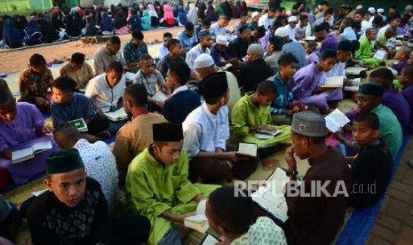 Para santri sedang menghafal Al-Quran. (Foto: Republika.co.id/Imam Firmansyah)