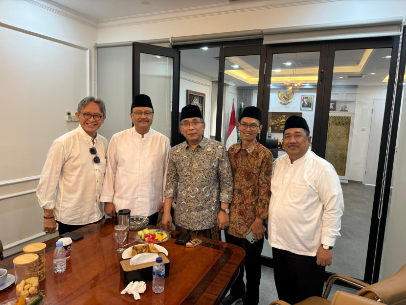 Ketua PCNU Kota Surabaya Ir H Masduki Toha, bersama timnya, ketika menghadap ke PBNU terkait pertunjukan Drama Kolosal Resolusi Jihad NU pada peringatan Hari Santri Nasional tahun 2024.