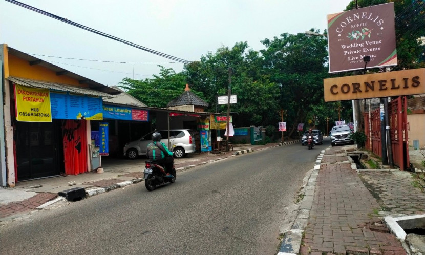 Ini Jalan Pemuda yang disebut Miliano Jonathans. Jalan Pemuda merupakan jalan utama yang menjadi pusat pemerintahan Belanda Depok di masa daerah otonom Depok 1696-1952. Tampak sebuah rumah peninggalan Belanda saat ini menjadi Restoran Cornelis. (Foto: Rusdy Nurdiansyah/Ruzka Indonesia)