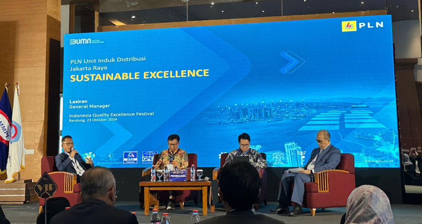 General Manager PLN Unit Induk Distribusi Jakarta Raya, Lasiran mengungkapkan pentingnya membangun budaya unggul berkelanjutan atau Sustainable Excellence dalam acara Indonesia Quality Excellence Festival (IQEF) di Hotel Savoy Homan, Bandung Rabu (23/10/2024). (Foto: PLN)