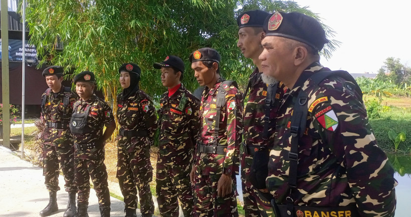 Pengurus Banser melakukan koordinasi persiapan Apel Akbar PCNU Kota Depok.