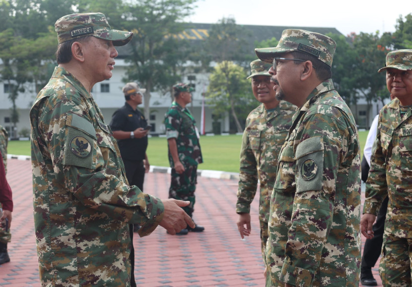 Menhan Sjafrie Sjamsoeddin dan Wakil KSP M Qodari di Akmil. Sumber: Seputarmiliter.id