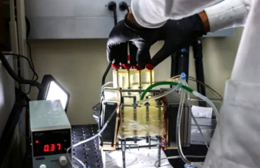 Prototipe awal alat pemanenan air atmosfer dari laboratorium H. Jeremy Cho/Jeff Scheid/UNLV.