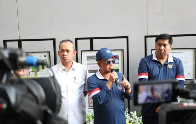 Menteri Dalam Negeri Tito Karnavian (tengah) saat memberikan keterangan kepada awak media usai meninjau Rusun Pasar Rumput, Kelurahan Pasar Manggis, Setya Budi, Jakarta Selatan, Minggu (27/10/2024). (Foto: Puspen Kemendagri)