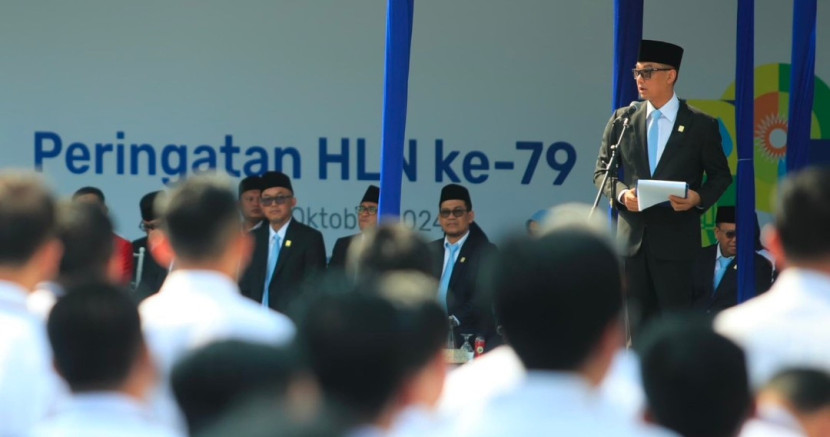 Direktur Utama PLN, Darmawan Prasodjo saat menjadi pembina upacara Hari Listrik Nasional (HLN) ke-79 di Kantor Pusat PLN, Jakarta, Senin (28/10/2024). (Foto: Dok PLN) 