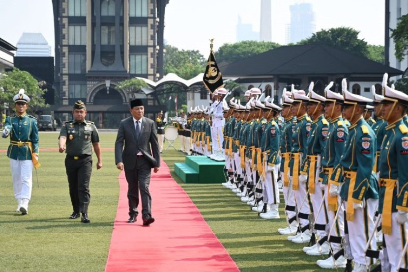 Menhan Sjafrie Sjamsoeddin bersama KSAD Jenderal Maruli Simanjuntak. Sumber: Seputarmiliter.id