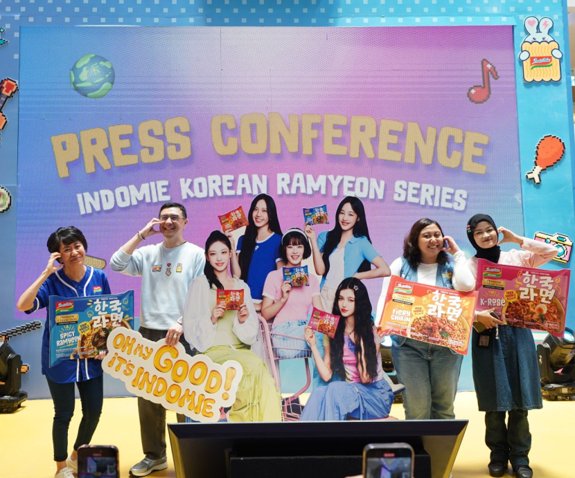 Peluncuran produk baru Indomie Korean Ramyeon Series di Gandaria City, Jakarta, Kamis (31/10/2024). Di sini, pengunjung bisa merasakan keseruan bersama Indomie dan NewJeans, termasuk photo spots dan bisa mencoba masak sendiri Indomie Korean Ramyeon Series ala K-Mart di Korea. (Foto: Dok Ruzka Indonesia)