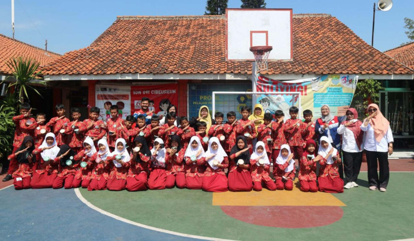 Program Sosialisasi MOKA Saninten (Modul Konservasi Tanaman Langka Saninten) digelar di SDN 091 Cibeureum, Kecamatan Andir, Kota Bandung, Rabu (30/10/2024) kemarin. (Foto: Dok RUZKA INDONESIA)