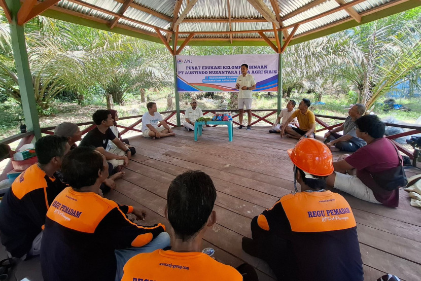 Perusahaan Perkebunan Latih Warga Olah Pakan Ikan Alternatif Ramah Lingkungan