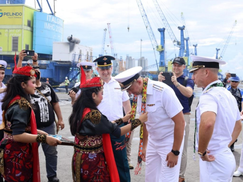 Delegasi Russian Navy di Kota Surabaya. Sumber: Seputar Militer