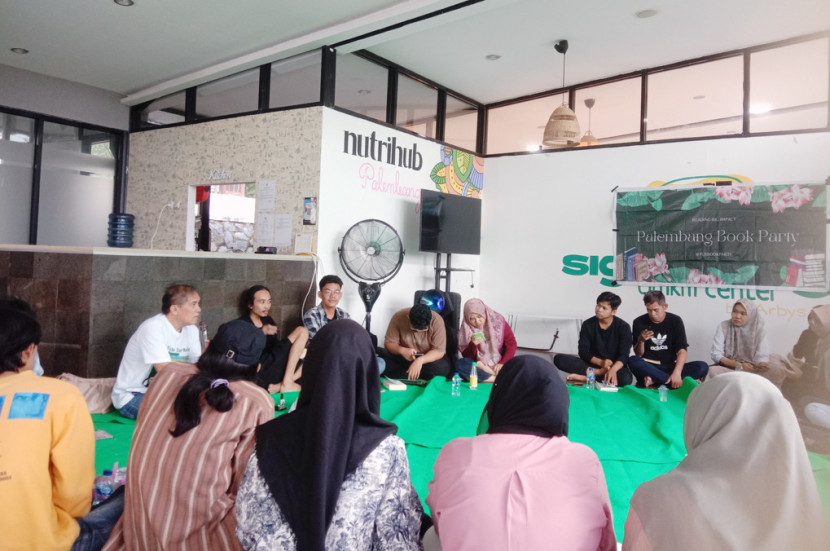 Kegiatan silent reading Plbook Party. (FOTO: AINA RA)