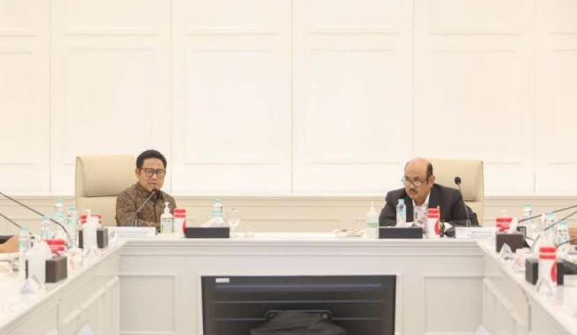 Menteri Koordinator Bidang Pemberdayaan Masyarakat, Muhaimin Iskandar (kiri) saat rapat dengan Menteri Perencanaan Pembangunan Nasional/Kepala Badan Perencanaan Pembangunan Nasional (Menteri PPN/Kepala Bappenas), Rachmat Pambudy di Jakarta. (Foto: Dok Kemenko PMK)