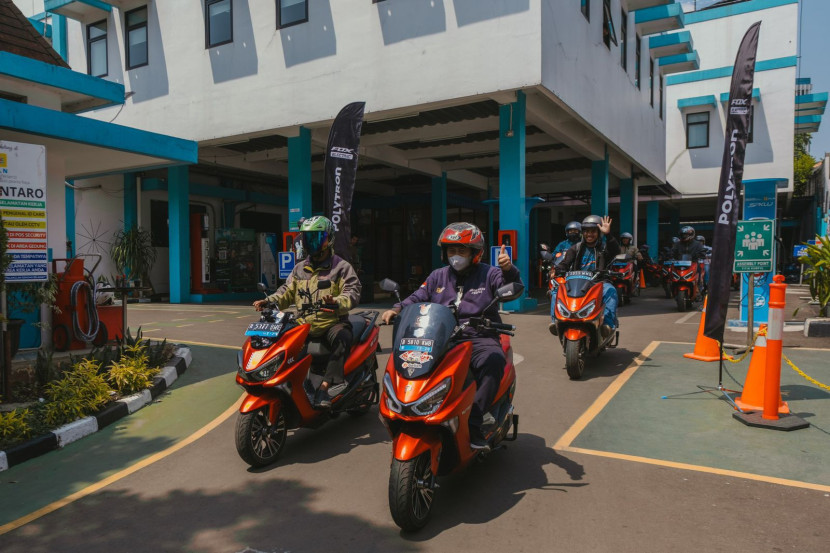 PLN bersama 50 pengendara electrifying vehicle berkampanye kepada masyarakat untuk menjadi “Pahlawan Bumi” menggunakan kendaraan listrik yang ramah lingkungan di jalanan. (Foto; Dok Ruzka Indonesia/PLN)