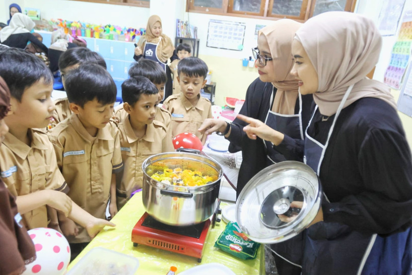 Sambut Hari Pahlawan, SD DH Hadirkan Orang Tua jadi <i>Guest Teacher </i>