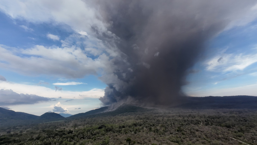 Erupsi Gunungapi Lewotobi Laki-laki: Kembali Erupsi, Pemerintah Himbau Warga Bertahan di Pengungsian