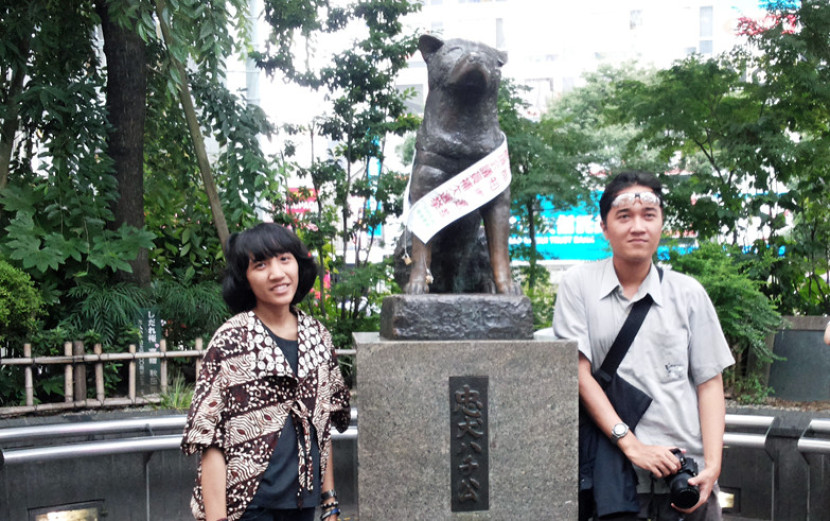 Patung Hachiko di depan stasiun Shibuya menjadi tempat berfoto yang jadi pilihan wisatawan yang datang ke Shibuya. (FOTO: Sabrina Maharani)