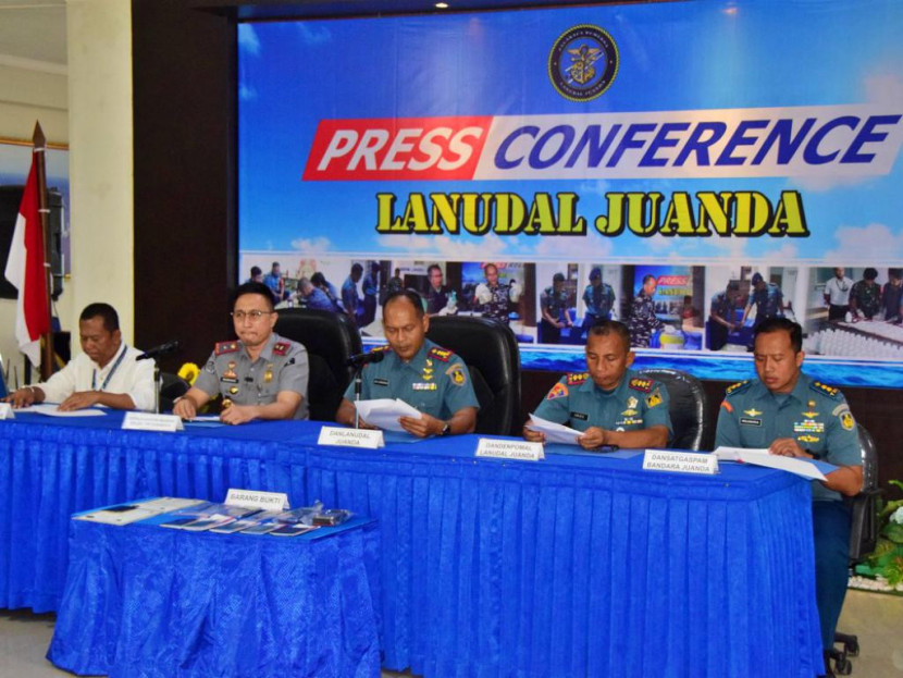 Konferensi pers upaya jual beli organ tubuh di Lobby bawah Mako Lanudal Juanda, Senin (11/11/2024). Foto: TNI AL 