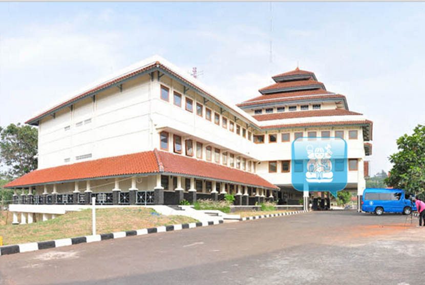 Institut Teknologi Teknologi Bandung (ITB) menempati peringkat pertama kampus dengan prodi Ilmu Komputer terbaik versi THE WUR 2024.   Foto : itb