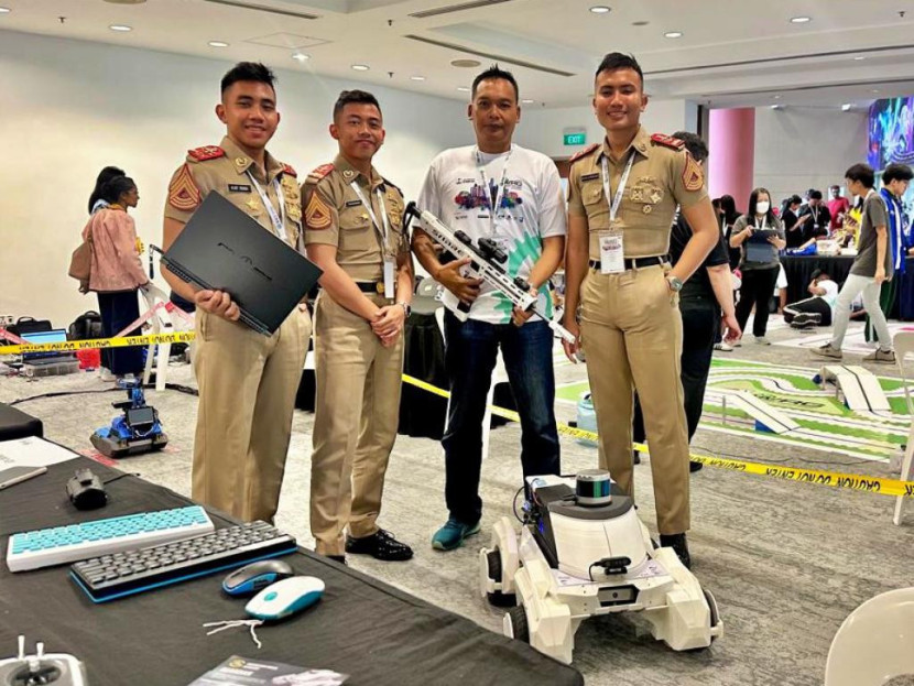 Taruna Akademi TNI AL Raih Emas dan Perunggu dari Ajang World Robot Games 2024 di Singapura