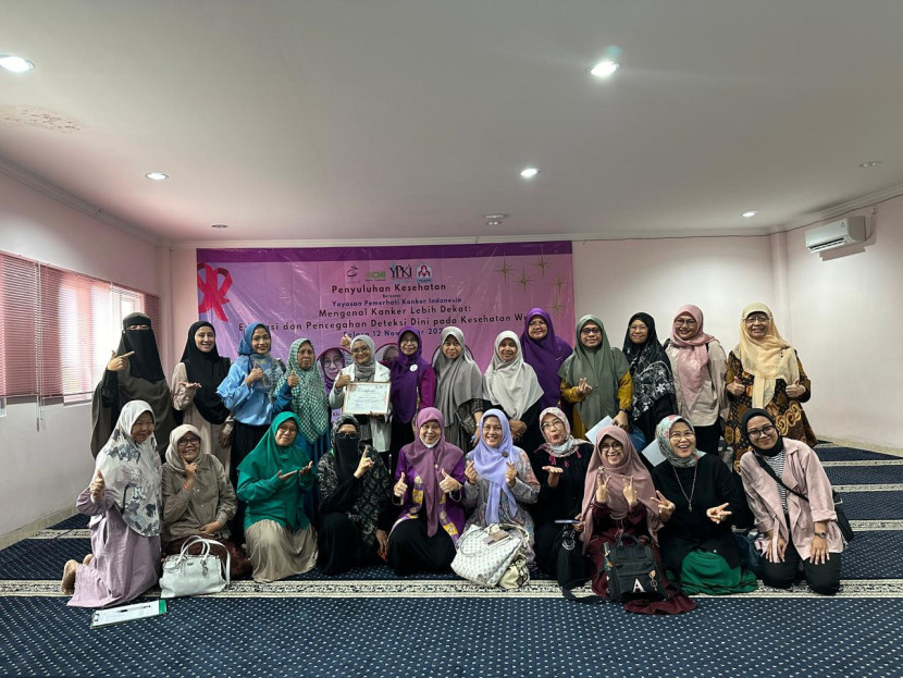 Asosiasi Muslimah Pengusaha Alisa Khadijah ICMI Kota Bogor bersama YPKI melaksanakan penyuluhan dservik di Kota Bogor, Jawa Barat, Selasa (12/11/2024). Foto : dok kampusiana