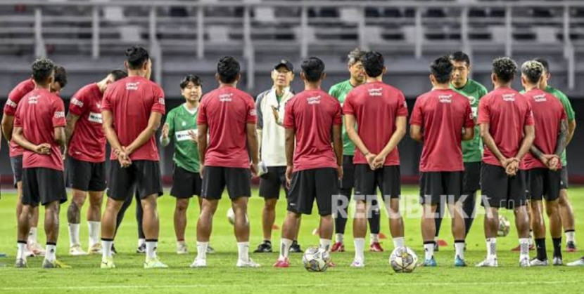 Latihan digelar full team. Sebanyak 27 pemain yang dipanggil STY telah berkumpul untuk latihan bersama di Stadion Madya GBK Jakarta. (Foto: Dok Republika)