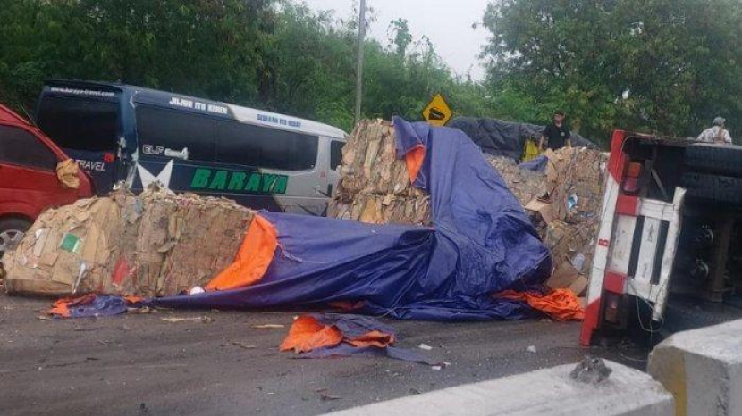 Ternyata Truk Penyebab Kecelakaan di Tol Cipularang Diduga Over Dimension