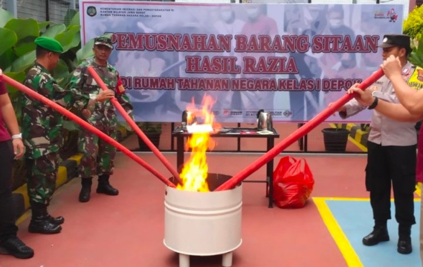 Rutan Cilodong Musnahkan Puluhan Barang Hasil Sitaan Dari Kamar Warga Binaan