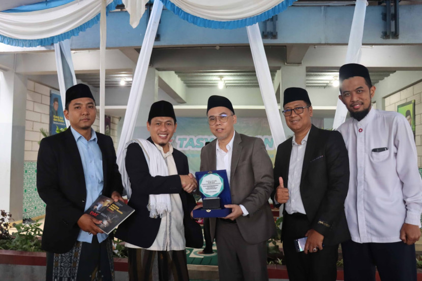 Pondok Pesantren Daarut Tarmizi Gelar Tasyakuran Khatam Terjemah Al-Quran 30 Juz dan Sertifikasi Guru Tahfizh BNSP