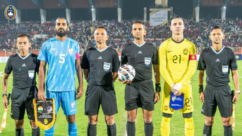 Laga pershabatan India Vs Malayasia dipimpin oleh wasit Thoriq Munir Alkatir. Foto: PSSI