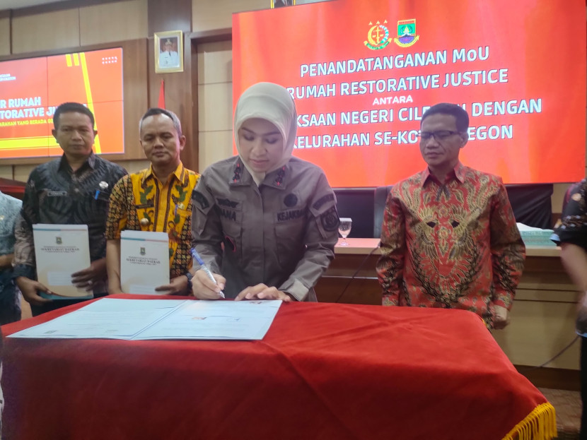 Penandatanganan MoU Rumah Restorative Justice antara Kejari Kota Cilegon dengan kelurahan se-Kota Cilegon. Foto: Diskominfo Kota Cilegon