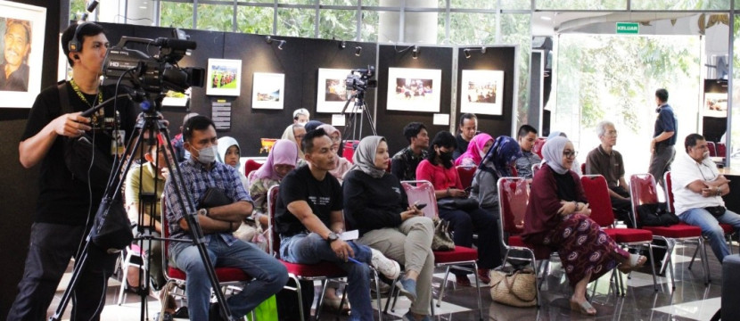 Susana diskusi Pencak Silat Sebagai Ekspresi Budaya Minangkabau di MAC UI, Sabtu (23/11/2024). (Foto: Dok Pusinfo Makara Art Center)