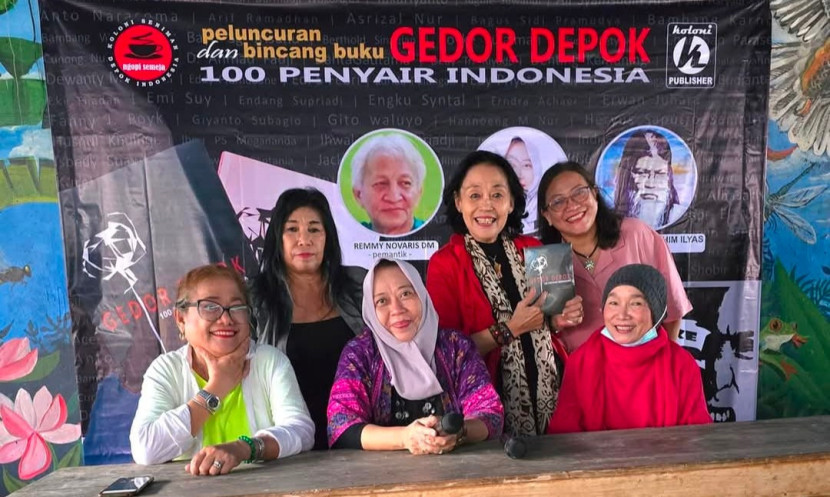 Buku antologi atau kumpulan puisi yang diberi nama Gedor Depok dan berisi 100 puisi karya para penyair dari seluruh Indonesia, telah diluncurkan pada Sabtu 23 November 2024. (Foto: Dok Ruzka)