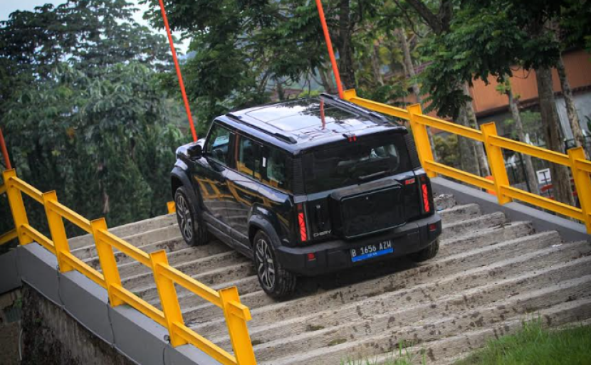 Chery J6 dengan kemampuan off road mampu melintasi berbagai medan jalan.   dok Chery