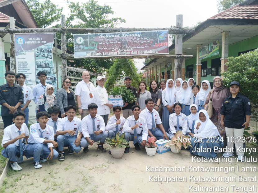 Pembelajaran Teaching Factory (TEFA) SMK 1 Kotawaringin Lama, Kalimantan Tengah bersama Mercure Hotel Pangkalan dan Bun Fakultas Pertanian Universitas Djuanda Bogor. Foto : dok