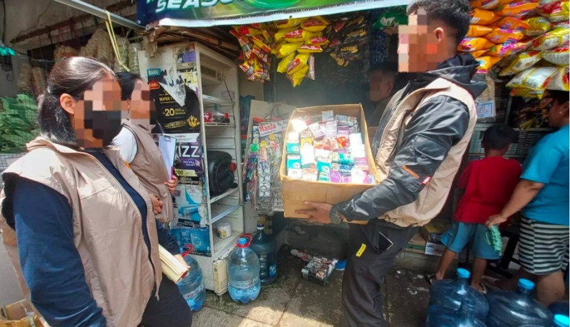 Bea Cukai Bogor bersama Satpol PP Kota Depok melakukan operasi peredaran rokok ilegal. (Foto: Dok Diskominfo Kota Depok)