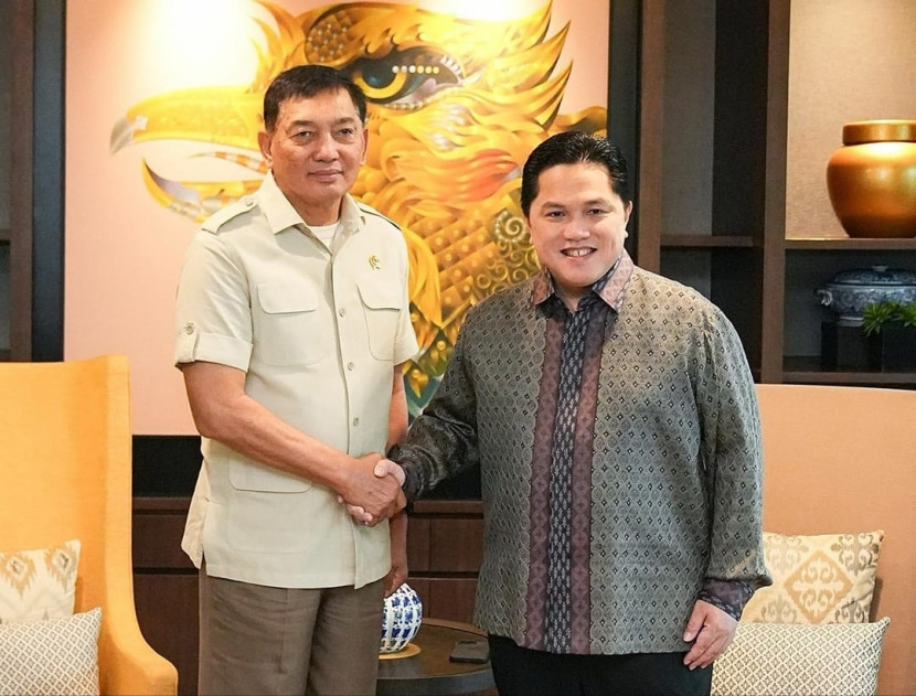 Menteri BUMN Erick Thohir bersama Menhan Sjafrie Sjamsoeddin. Sumber: Seputar Militer