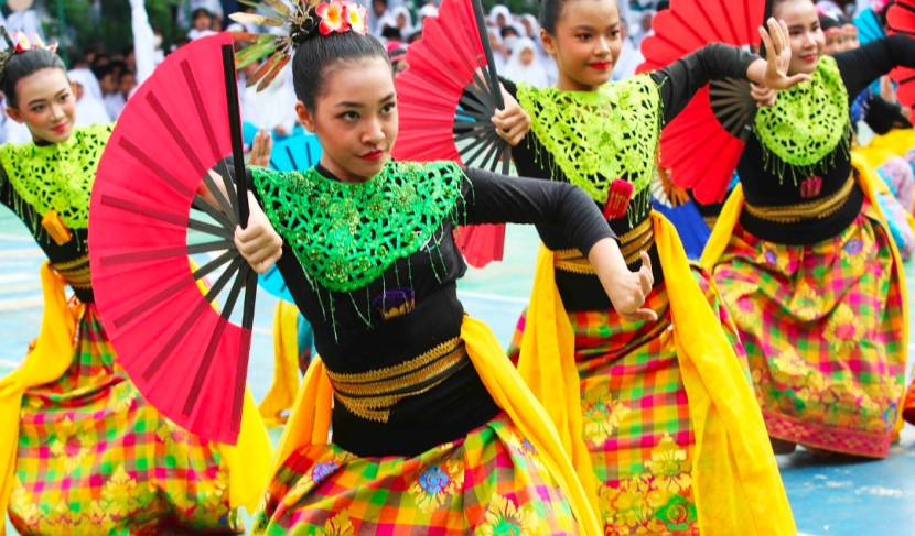 Aksi para penari SMPN 2 Depok memperingati Hari Guru. (Foto: Dok Tim Tatra SMPN 2 Depok)