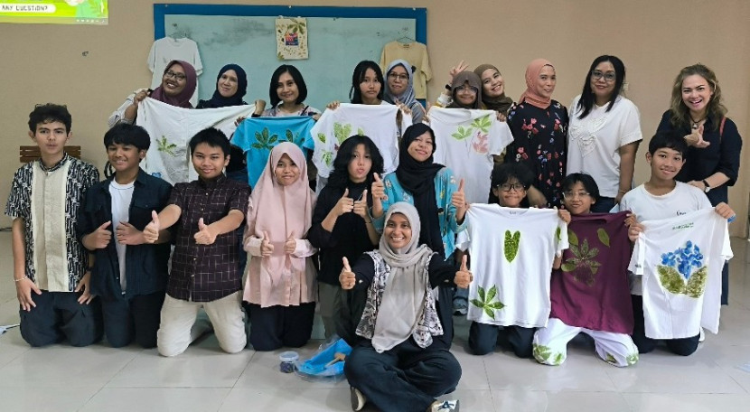 Proyek ini tidak hanya menjadi sarana edukasi bagi para siswa, tetapi juga memberikan wawasan penting mengenai peran konsumsi pakaian dalam kerusakan lingkungan yang semakin meluas. (Foto: Dok SMP School of Human)