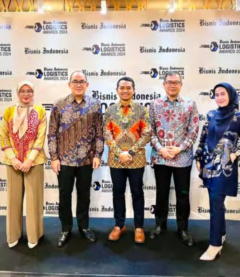 PT Pelabuhan Cilegon Mandiri menerima penghargaan Logistics Award 2024. Foto: Diskominfo Kota Cilegon