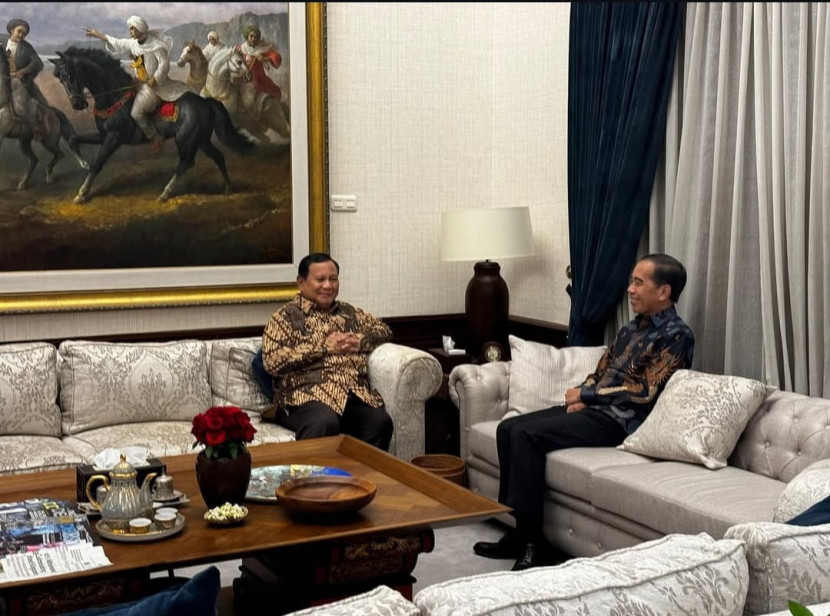 Presiden Prabowo Subianto menjamu Presiden ke-7 RI Joko Widodo (Jokowi) di kediaman Jalan Kertanegara Nomor 4, Jaksel. Sumber:Seputar Militer