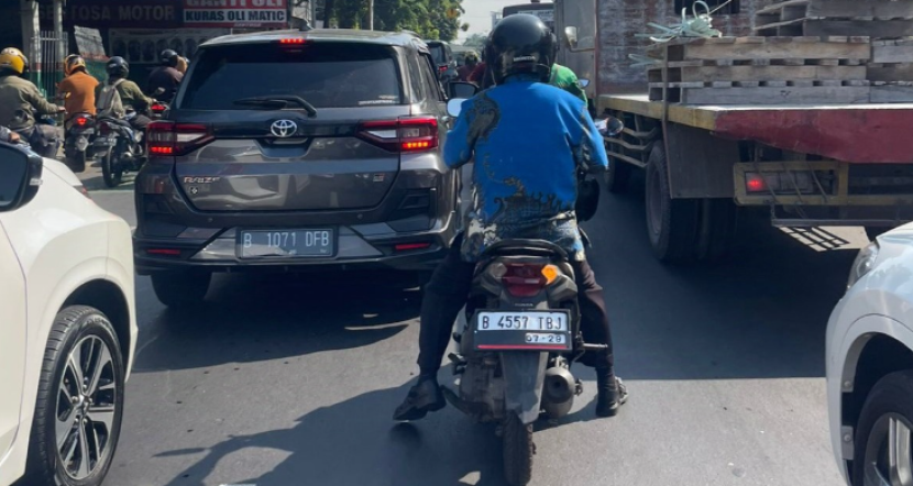 Mengabaikan blind spot beresiko memicu terjadinya kecelakaan di jalan raya.   dok WMS  