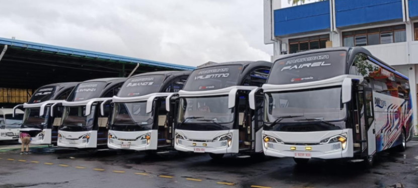 Tampak armada PO DMH Trans menggunakan sasis Hino RM 280 ABS.   dok Hino