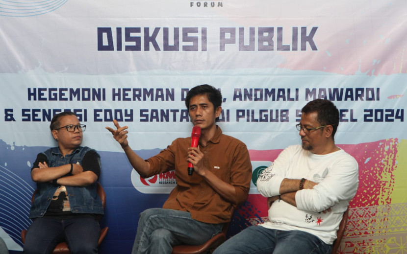 Advokat Mualimin Pardi Dahlan (tengah) pada Diskusi Pilkada Sumsel oleh Relung Forum. (FOTO: D Oskandar)